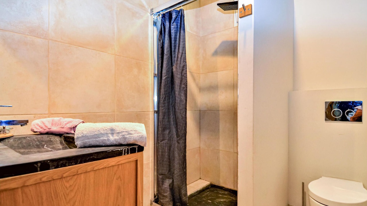Photo of Bathroom in Pujaut