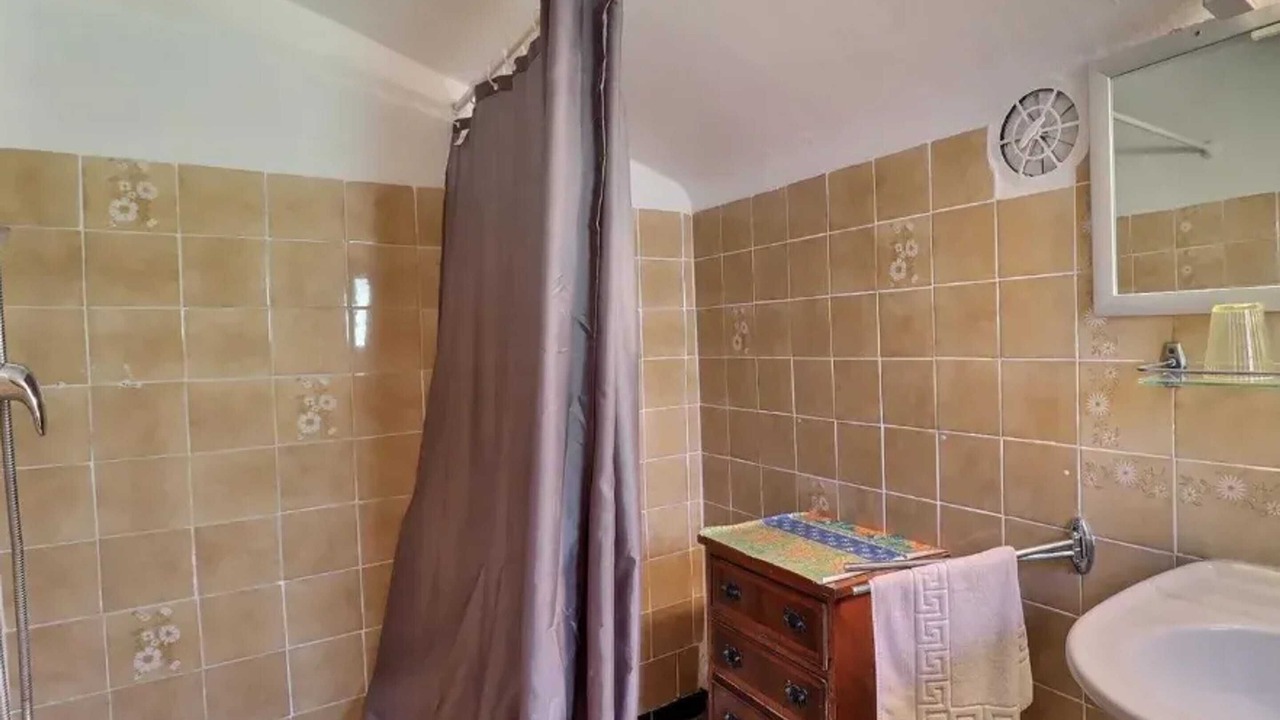 Photo of Bathroom in Arles