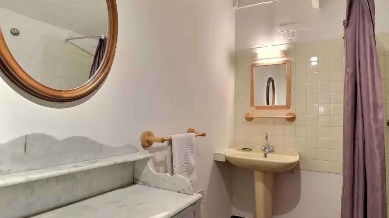 Photo of Bathroom in Arles