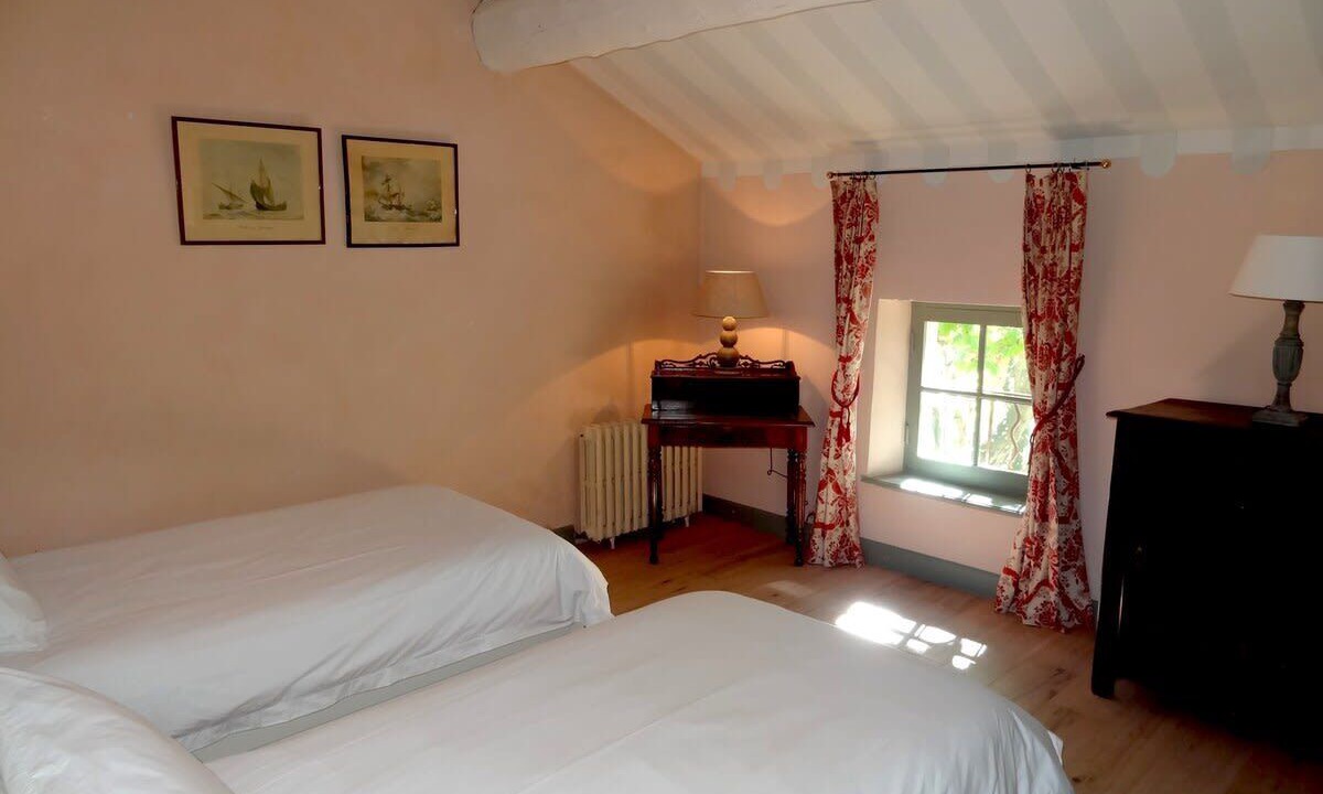 Photo of Bedroom in Noves