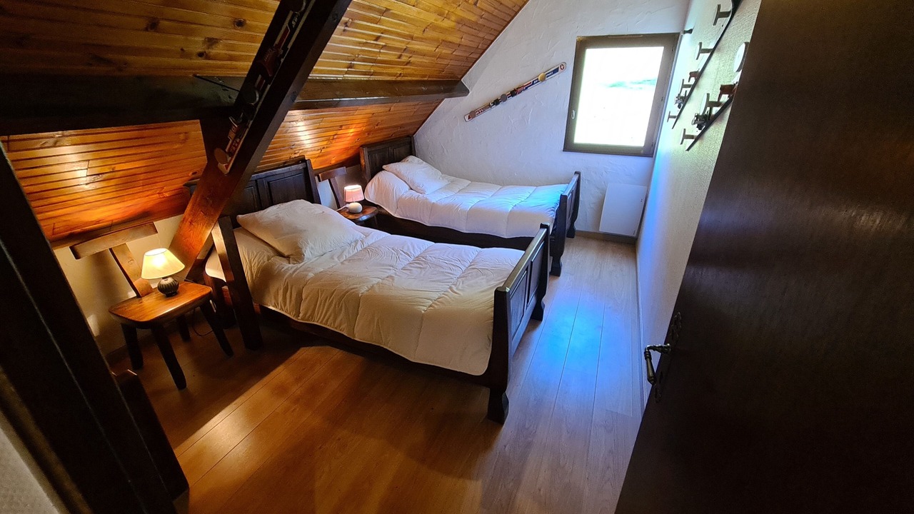 Photo of Bedroom in Campan