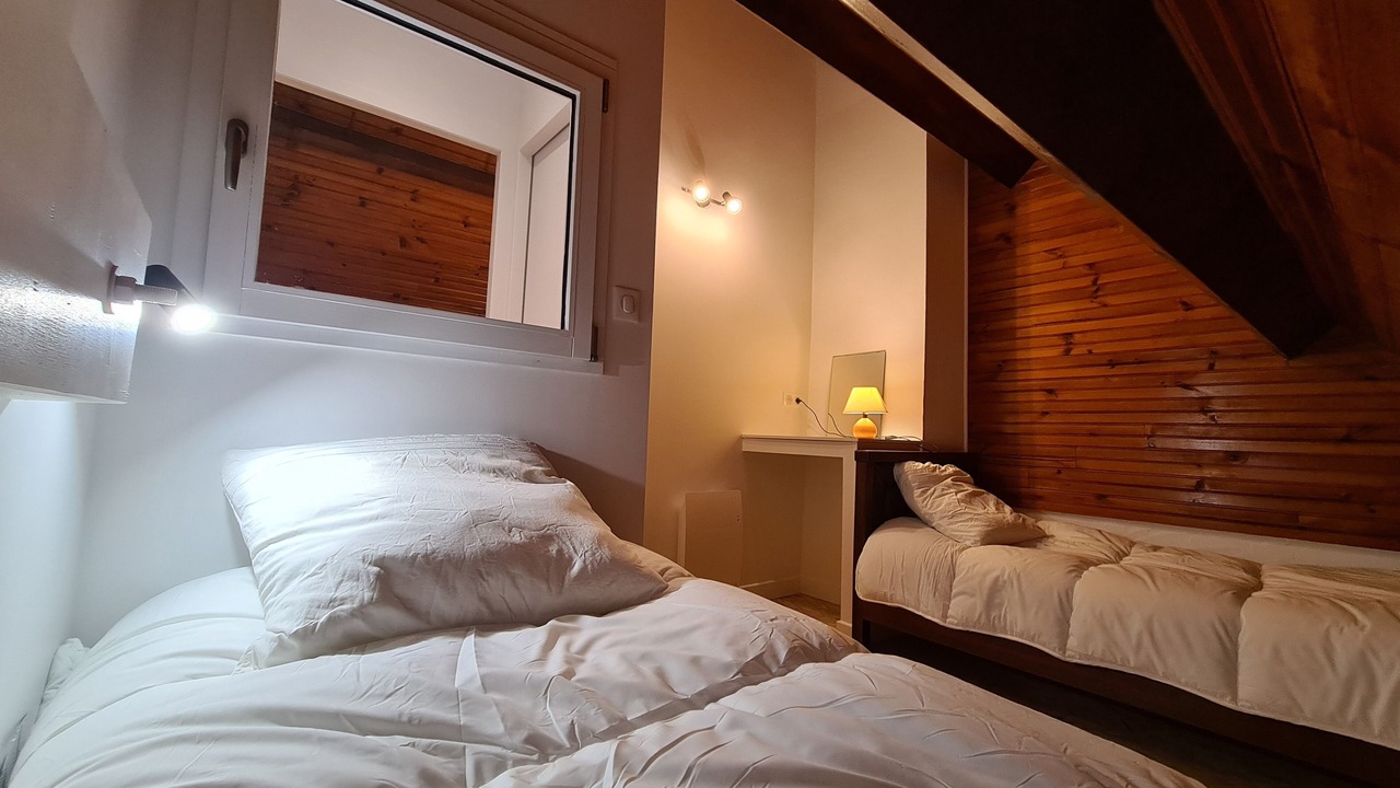 Photo of Bedroom in Campan