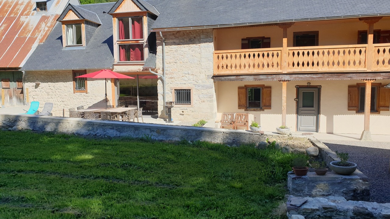 Photo of Outdoor in Campan