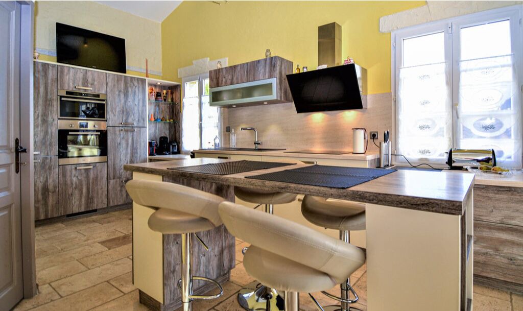 Photo of Kitchen in Jonquieres-Saint-Vincent