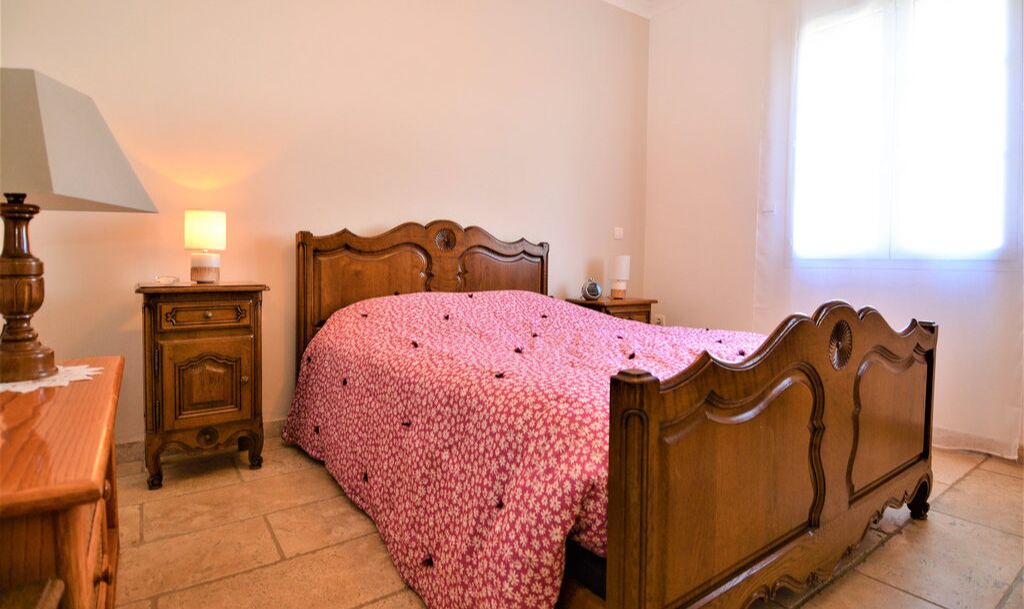 Photo of Bedroom in Jonquieres-Saint-Vincent