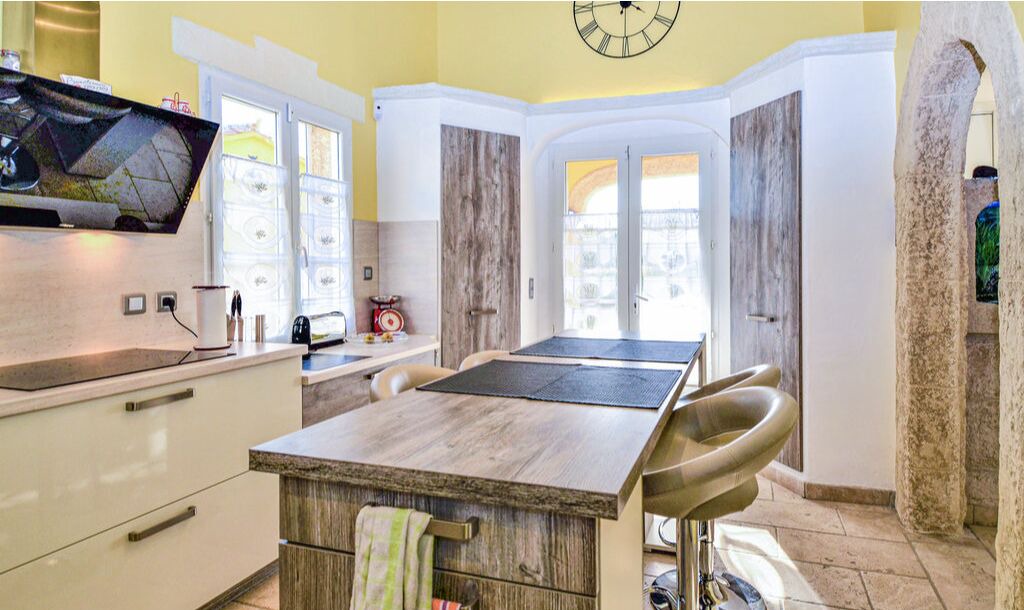 Photo of Kitchen in Jonquieres-Saint-Vincent