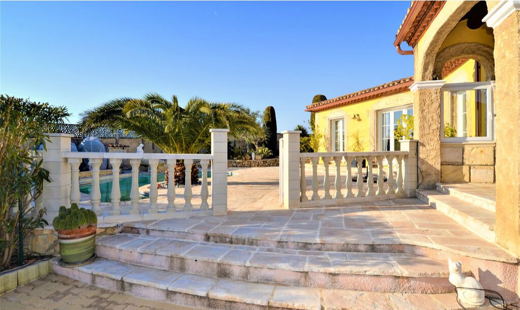 Photo of Outdoor in Jonquieres-Saint-Vincent