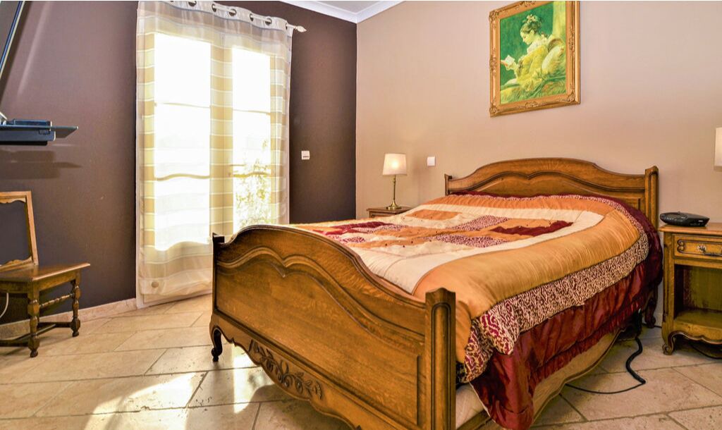 Photo of Bedroom in Jonquieres-Saint-Vincent