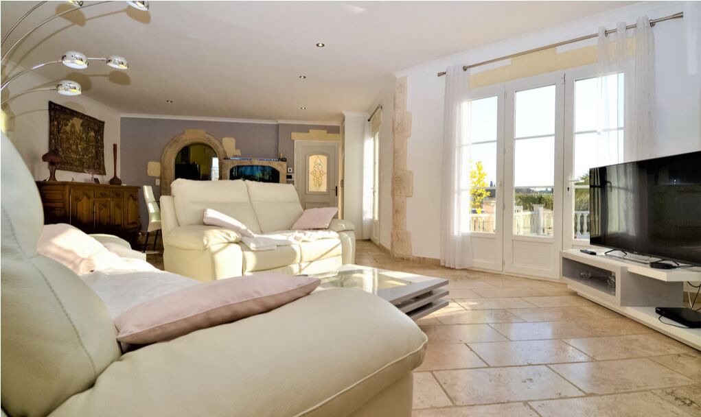 Photo of Livingroom in Jonquieres-Saint-Vincent