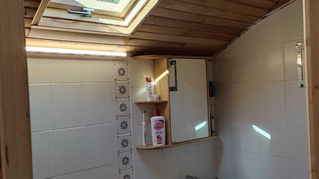 Photo of Bathroom in Campan