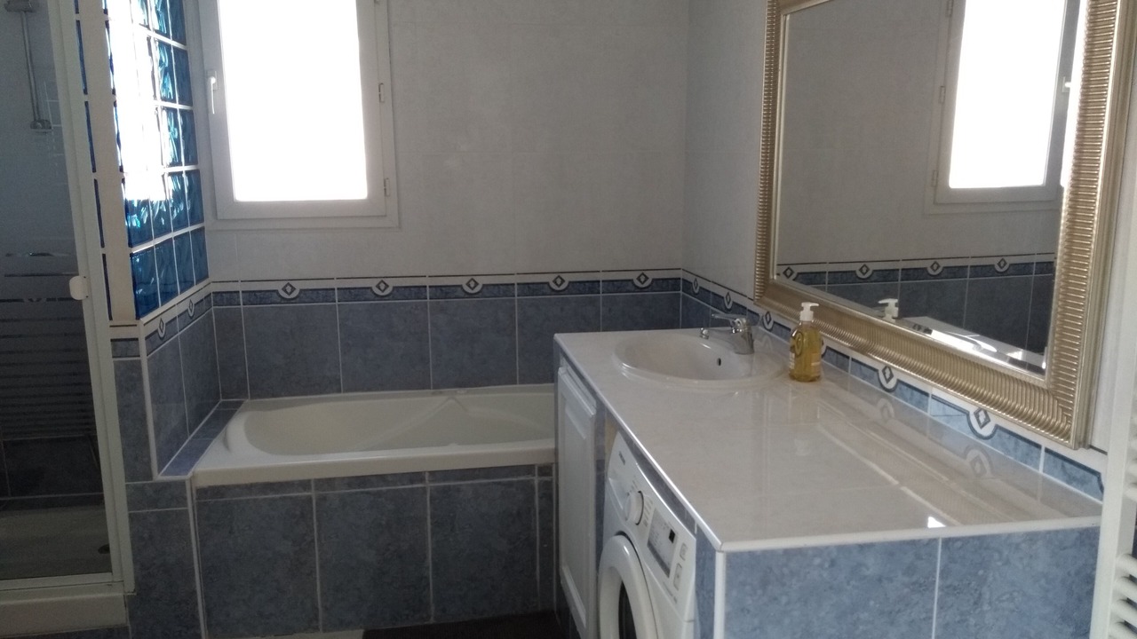 Photo of Bathroom in Ensues-la-Redonne