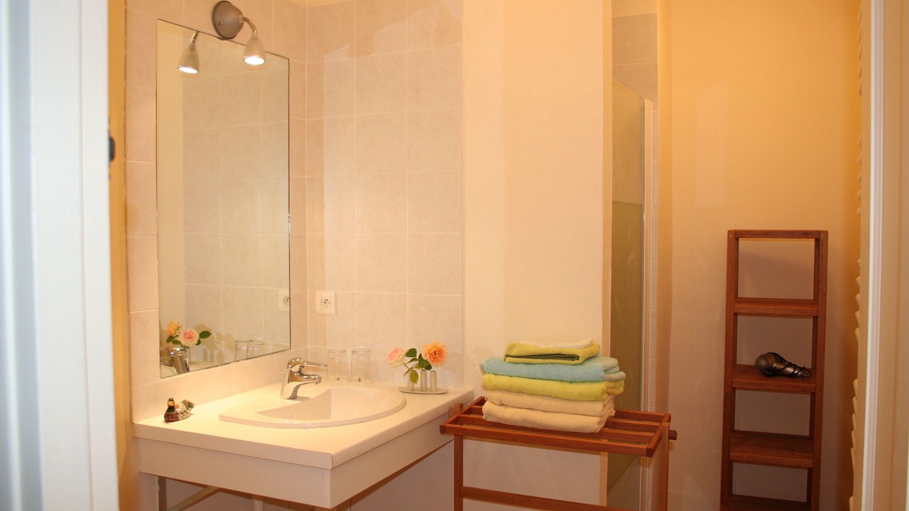 Photo of Bathroom in Rustrel