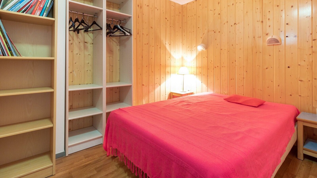 Photo of Bedroom in Genos