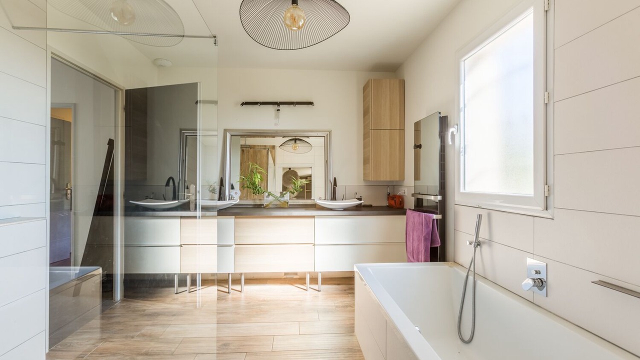 Photo of Bathroom in Le Puy-Sainte-Reparade