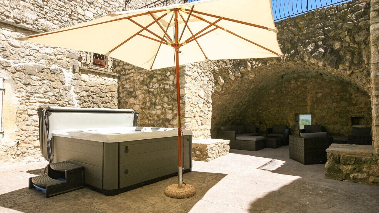 Photo of Patio Balcony in La Garde-Adhemar