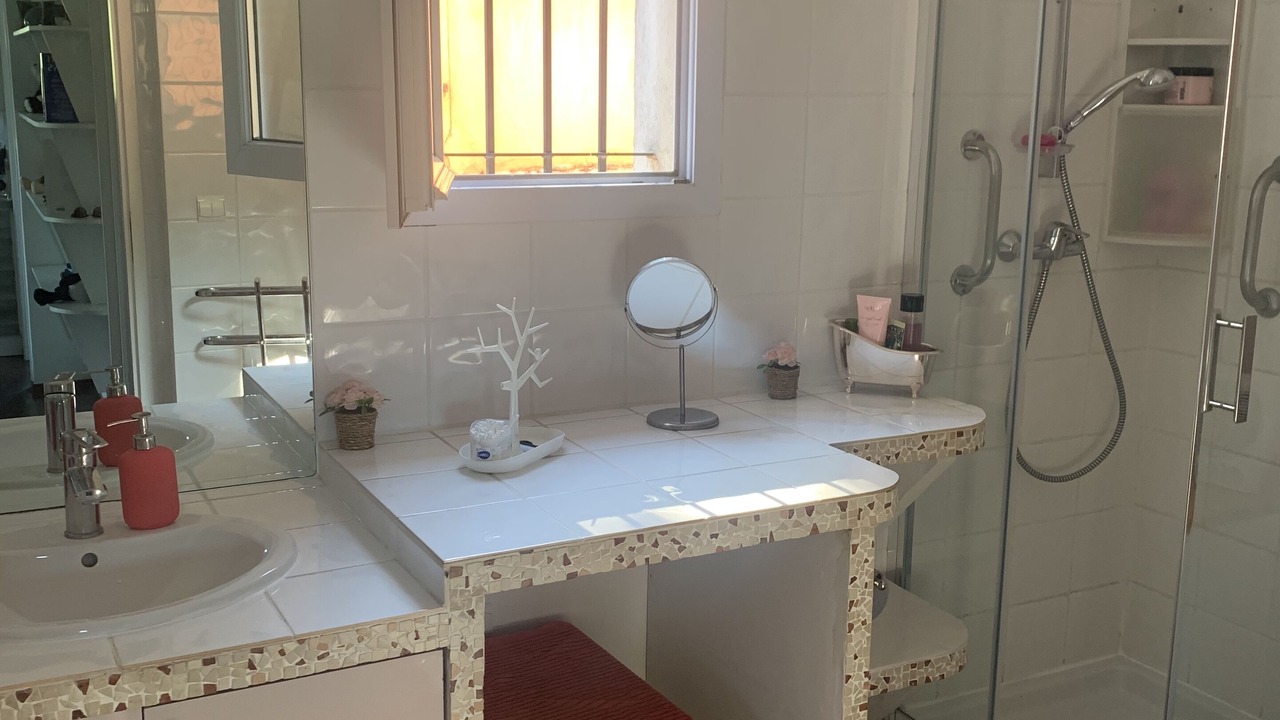 Photo of Bathroom in Venelles