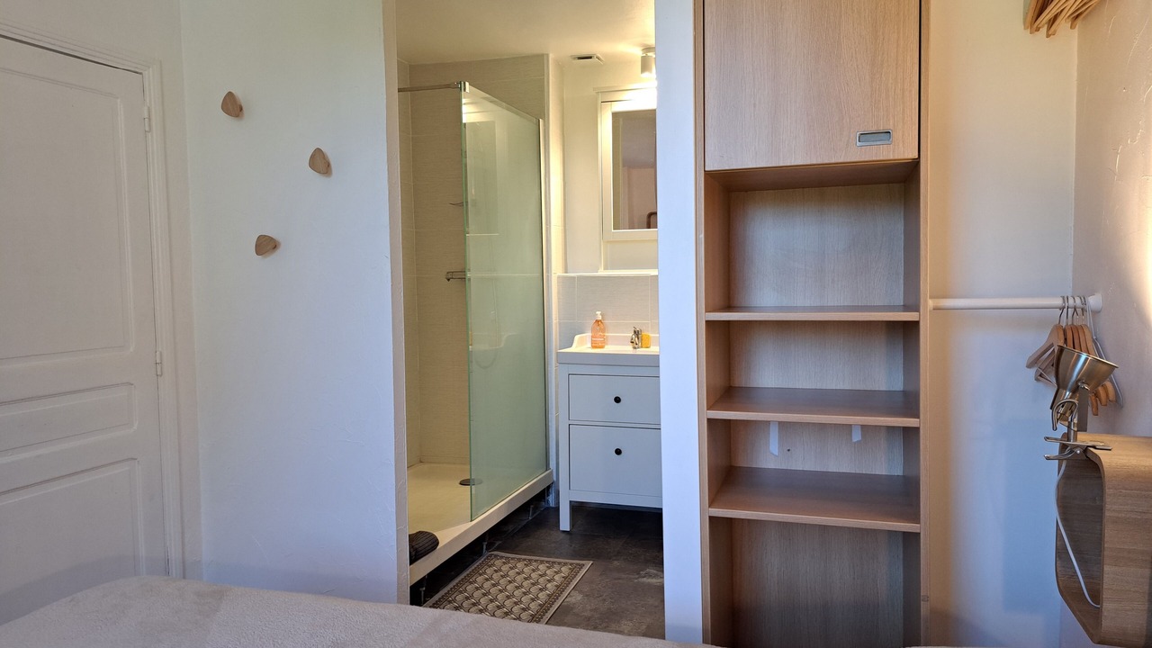 Photo of Bedroom in Viala-du-Pas-de-Jaux