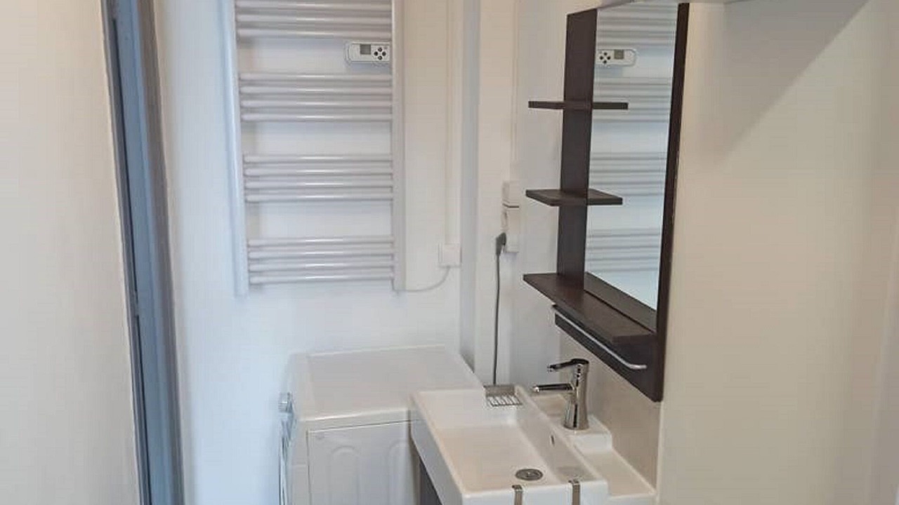 Photo of Bathroom in Lens