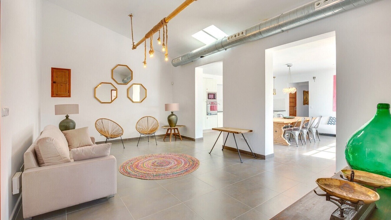 Photo of Livingroom in Establiments