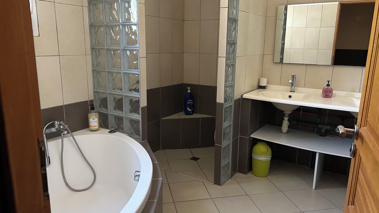 Photo of Bathroom in Graveson
