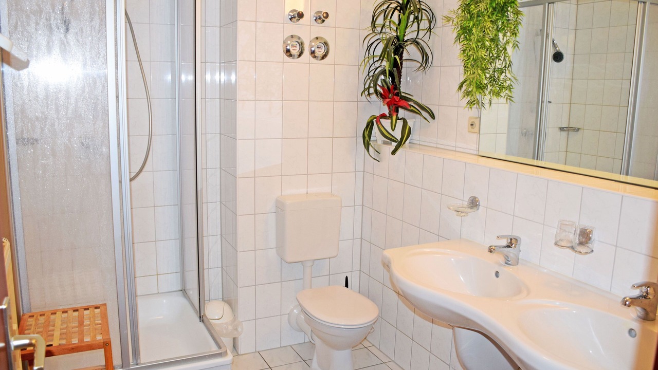 Photo of Bathroom in Glowe
