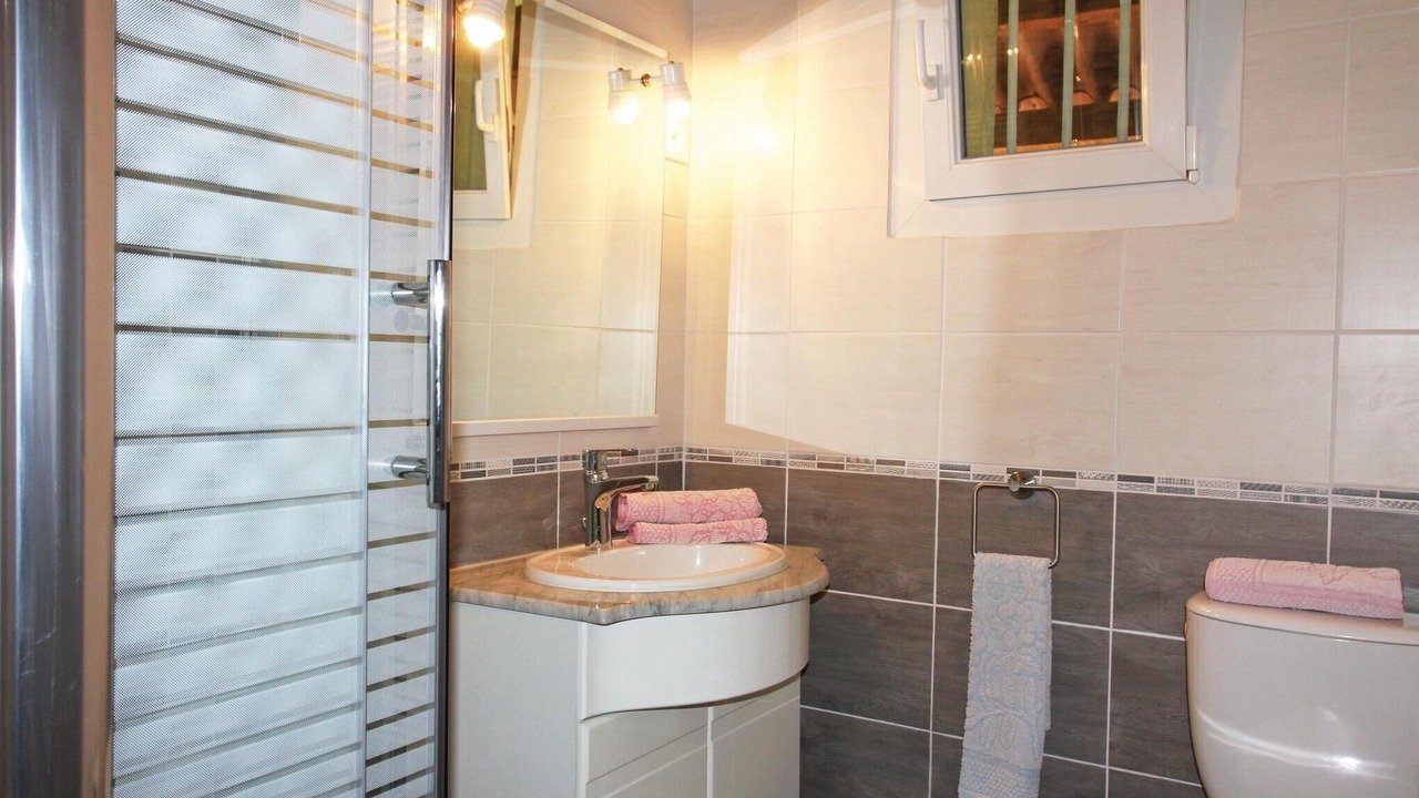Photo of Bathroom in Verquieres