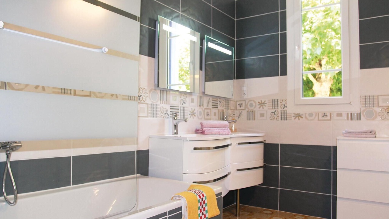 Photo of Bathroom in Verquieres
