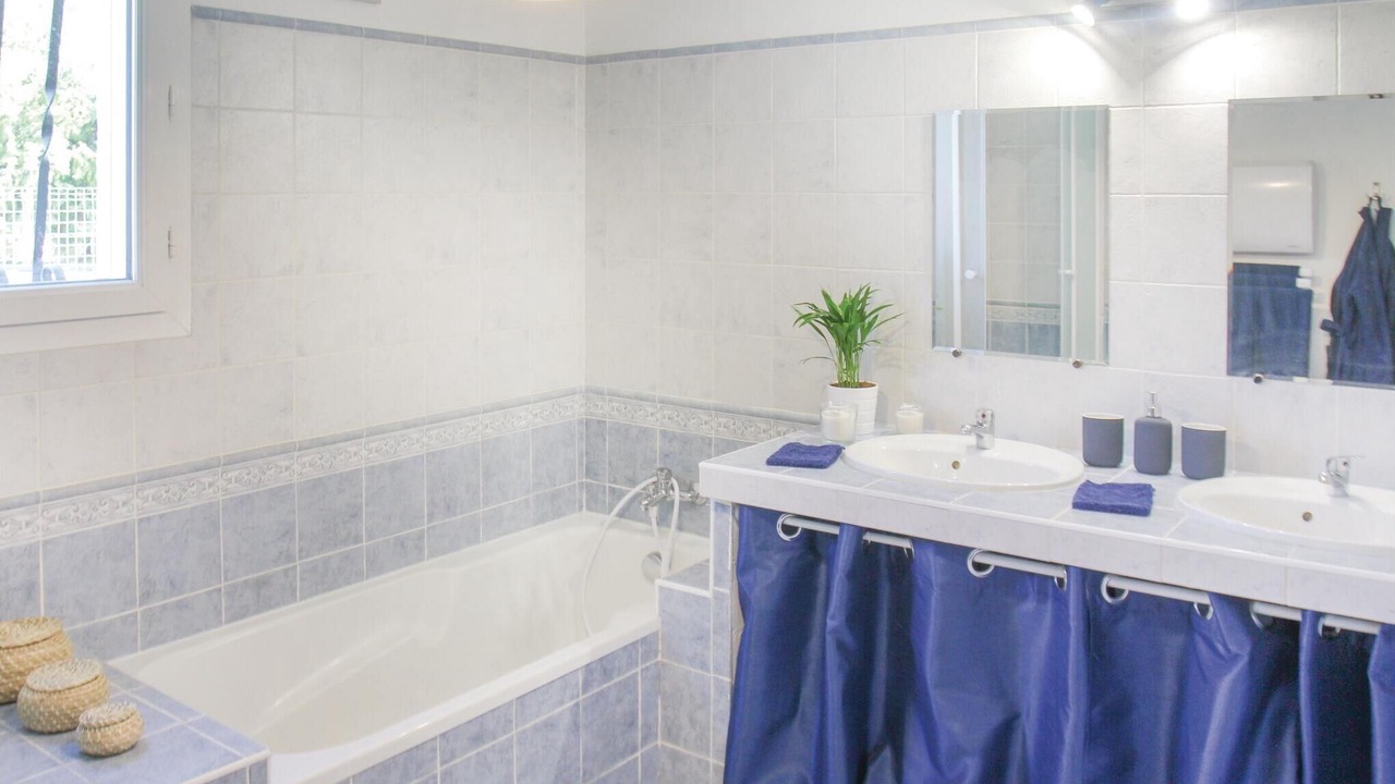 Photo of Bathroom in Salon-de-Provence