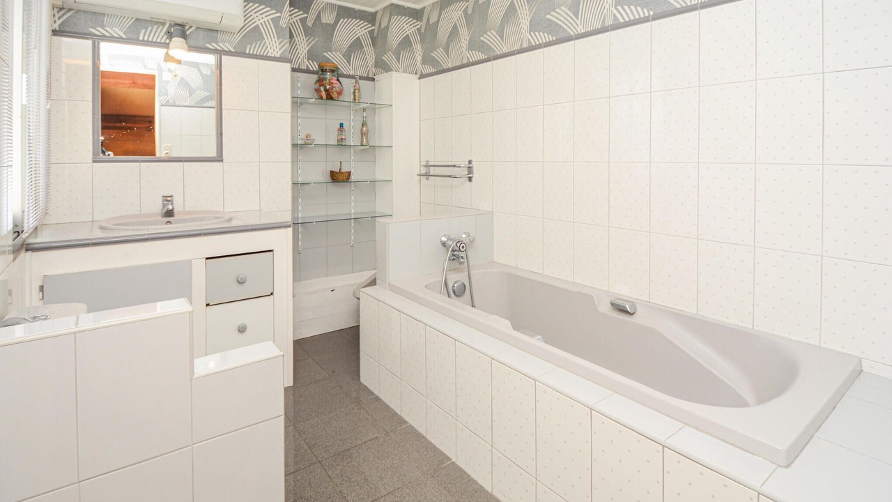 Photo of Bathroom in Pujaut