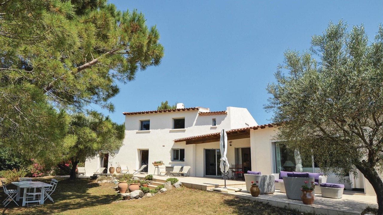 Photo of Others in Garrigues