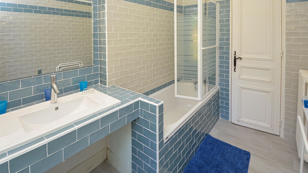 Photo of Bathroom in La Roque-d'Antheron