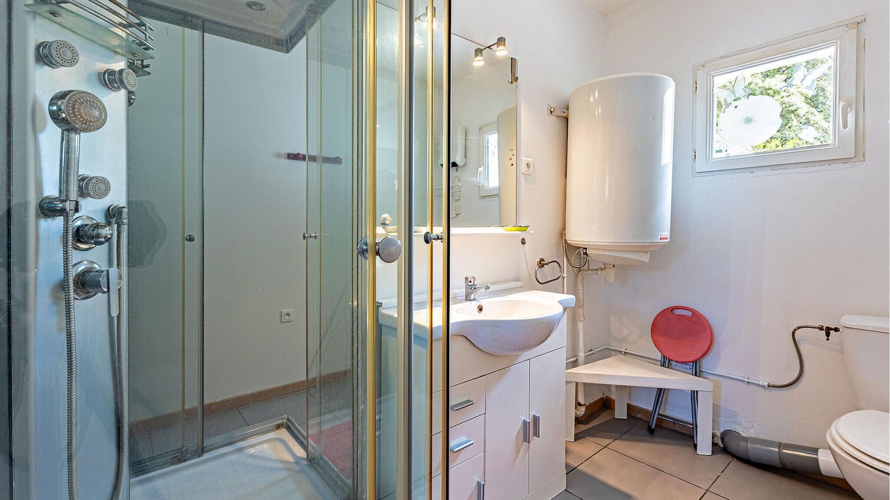 Photo of Bathroom in Bedarrides