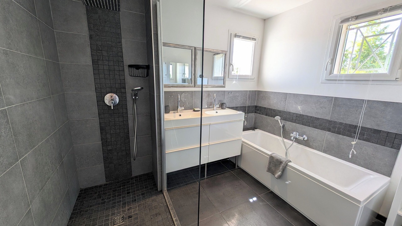 Photo of Bathroom in Beaucaire