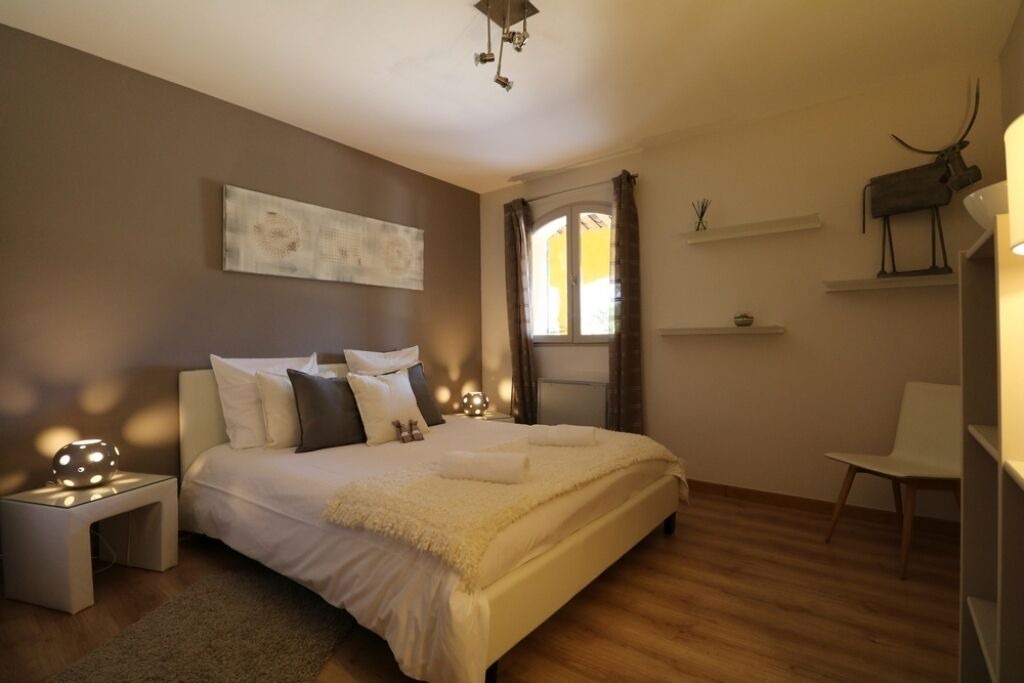 Photo of Bedroom in Pernes-les-Fontaines