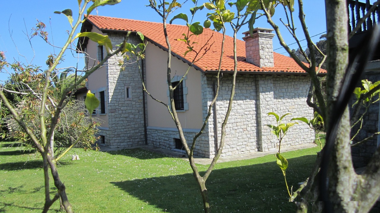 Photo of Outdoor in Naves