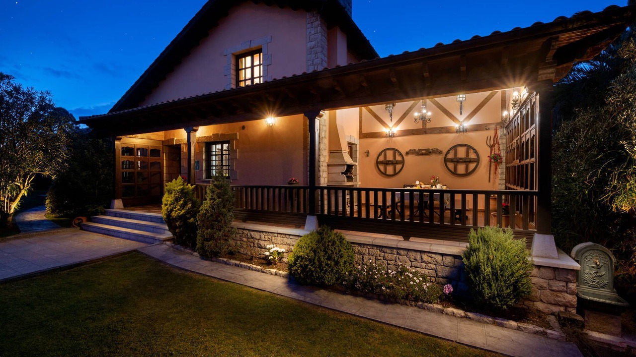 Photo of Outdoor in Naves