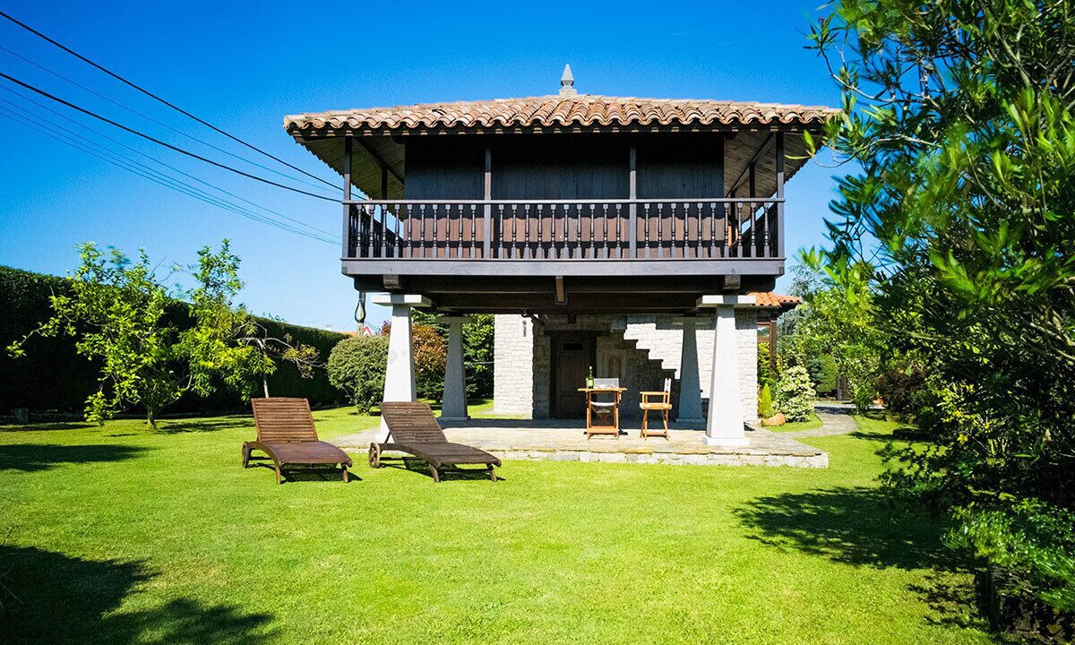 Photo of Outdoor in Naves