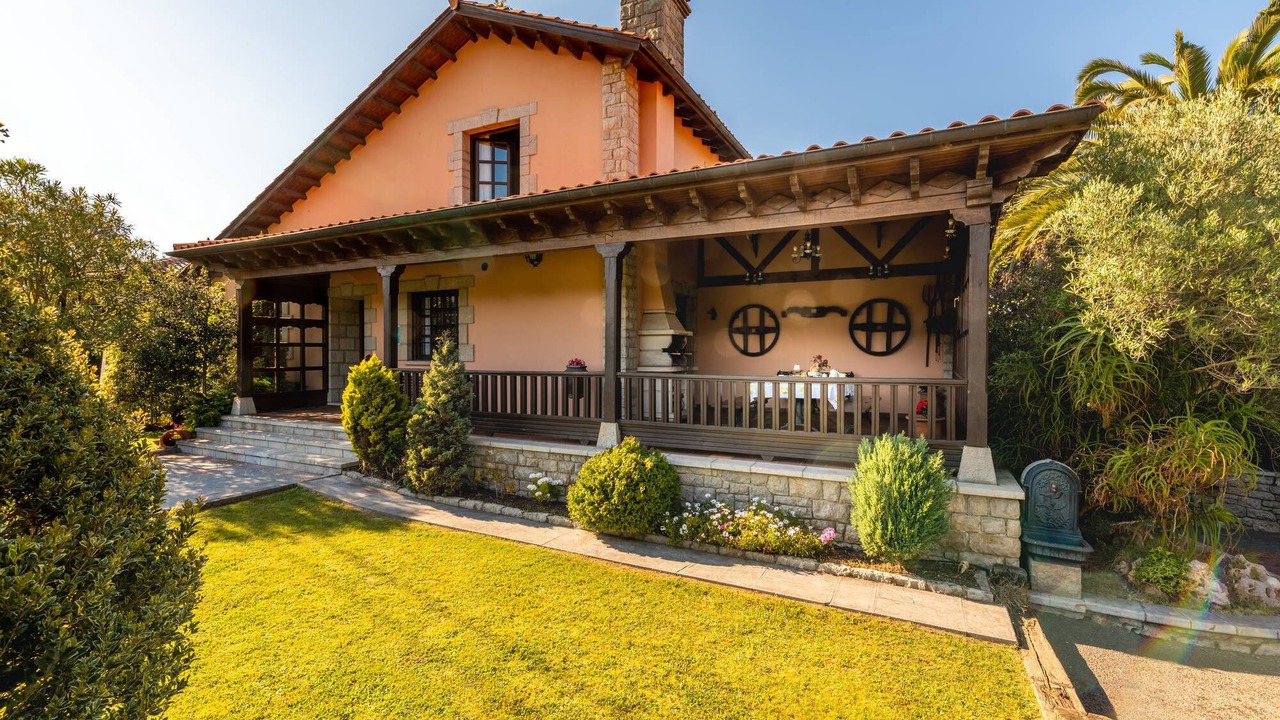 Photo of Outdoor in Naves