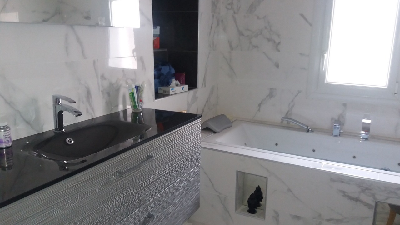 Photo of Bathroom in Couronne Urbaine
