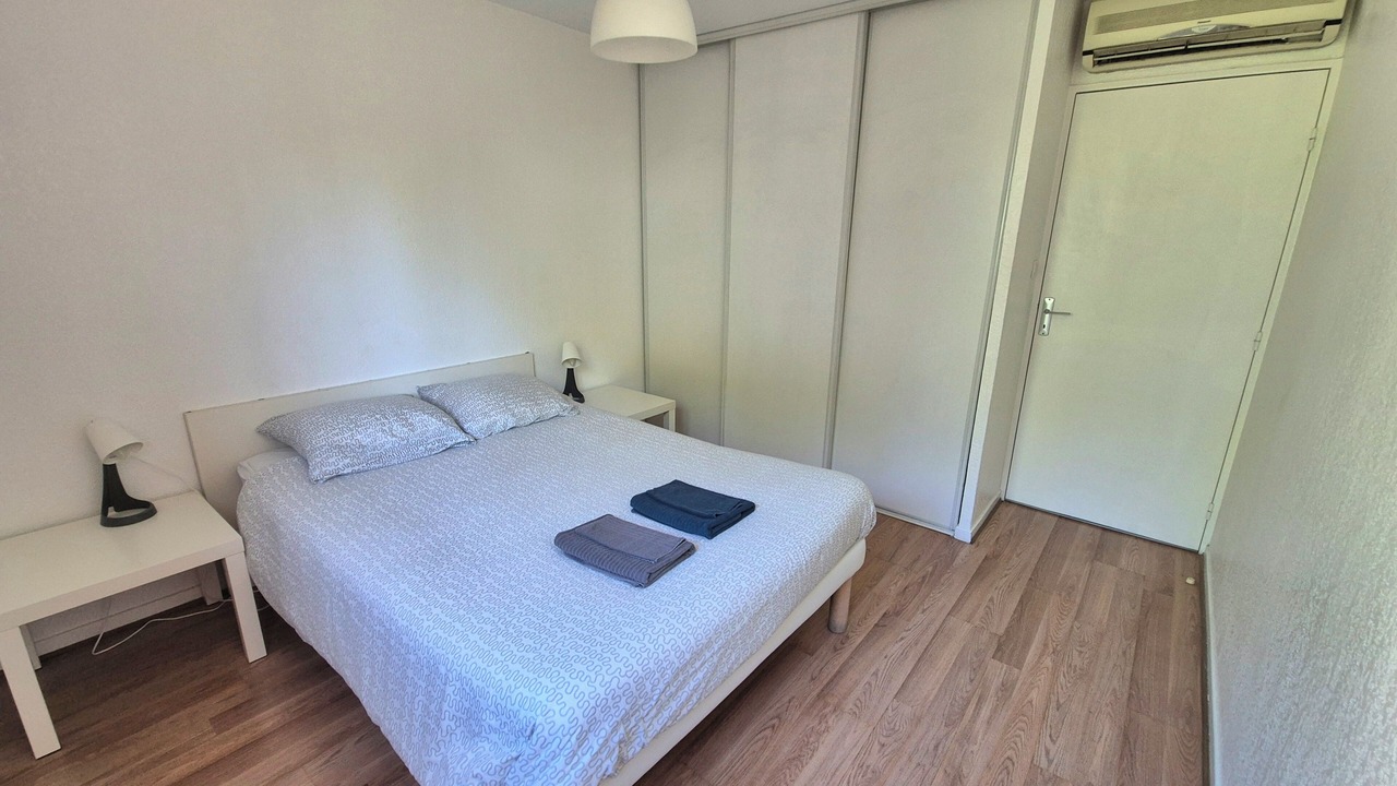 Photo of Bedroom in Antigone