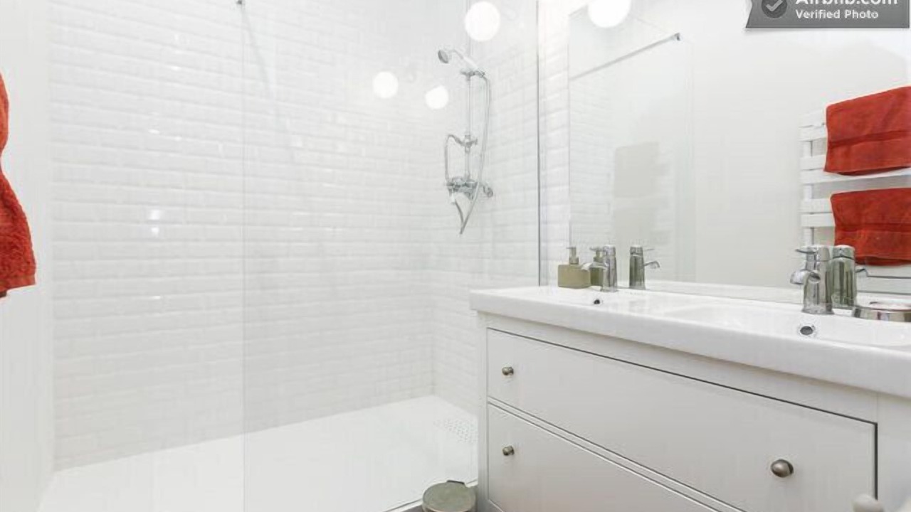 Photo of Bathroom in Avignon City Centre