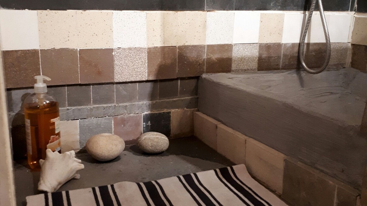 Photo of Bathroom in Ensues-la-Redonne