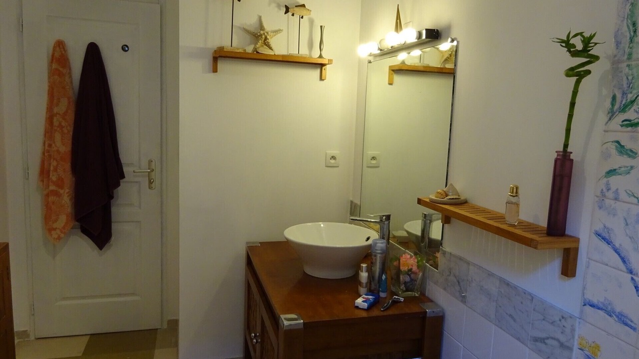 Photo of Bathroom in Ensues-la-Redonne