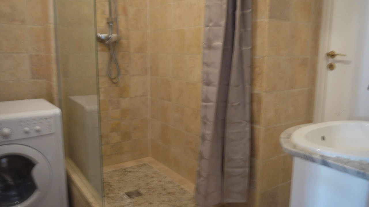 Photo of Bathroom in Avignon City Centre