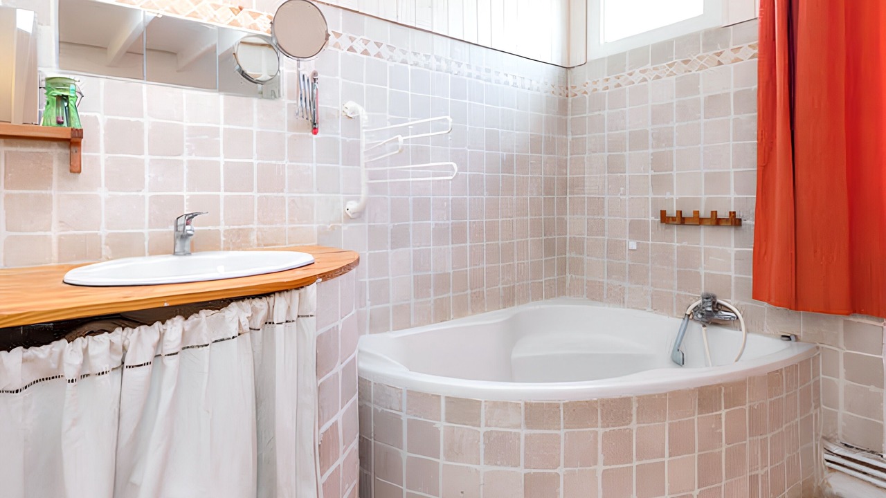 Photo of Bathroom in Avignon City Centre