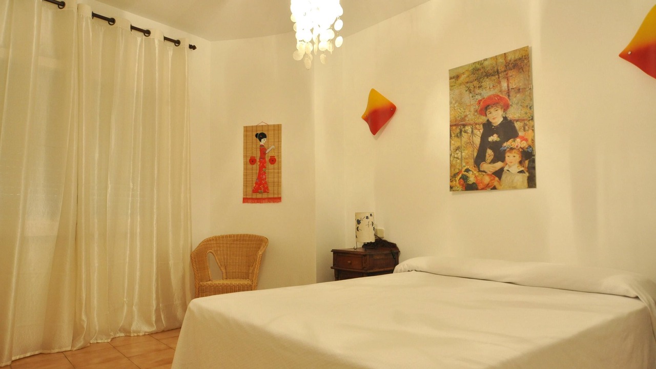 Photo of Bedroom in Roses Town Center