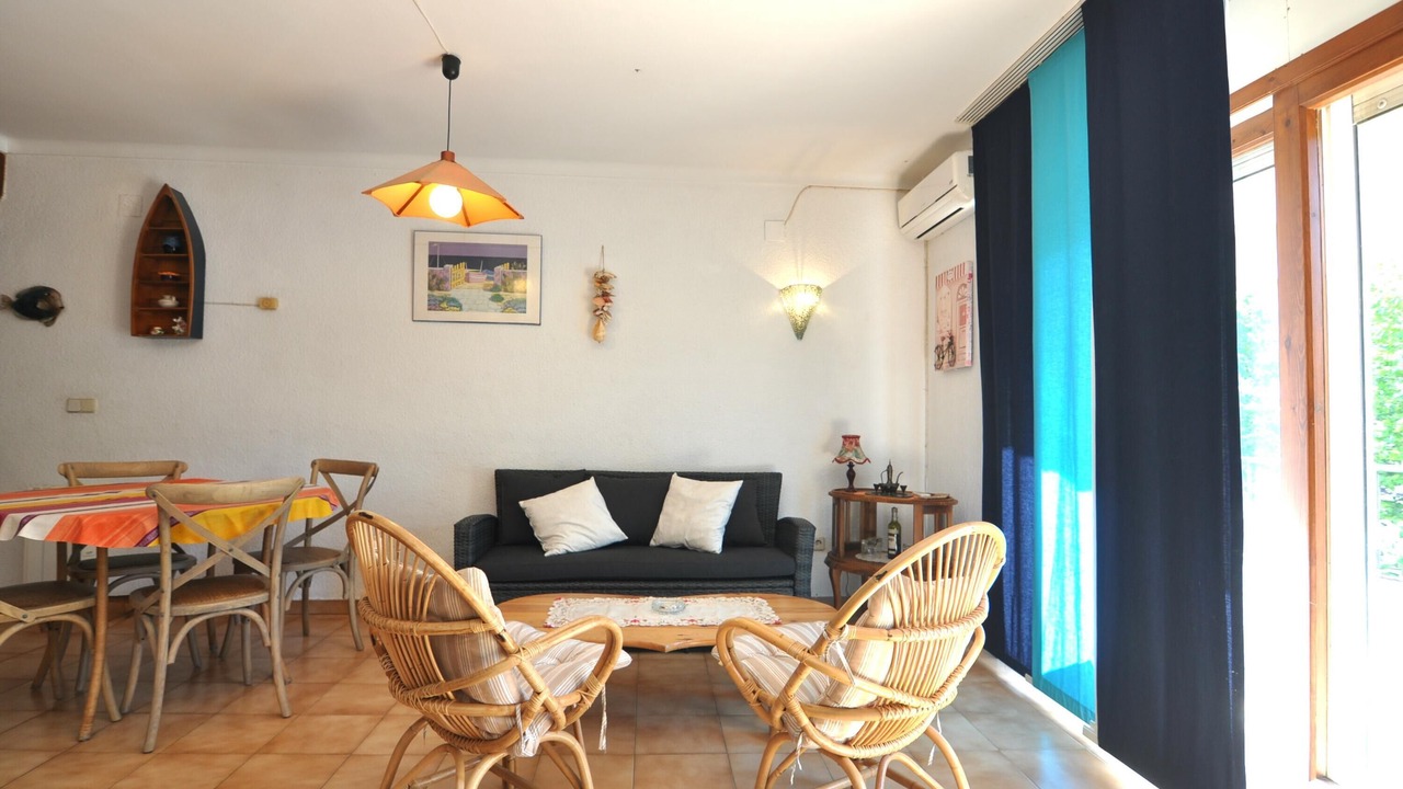 Photo of Livingroom in Roses Town Center