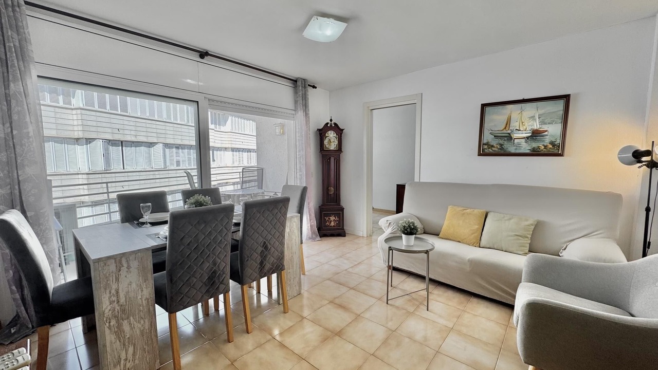 Photo of Livingroom in Roses Town Center