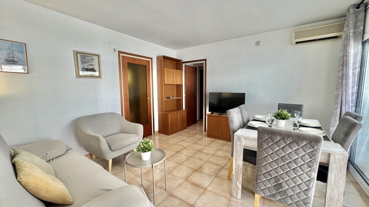 Photo of Livingroom in Roses Town Center