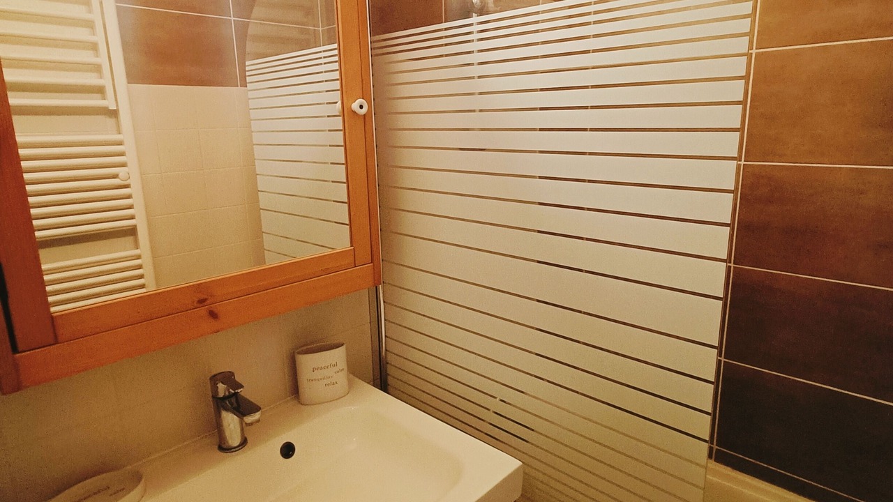 Photo of Bathroom in Demi-Quartier